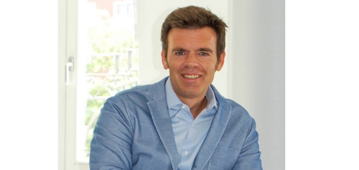 Álex Barbany. Álex Barbany (Intu): “En España hay demasiadas tiendas abiertas”